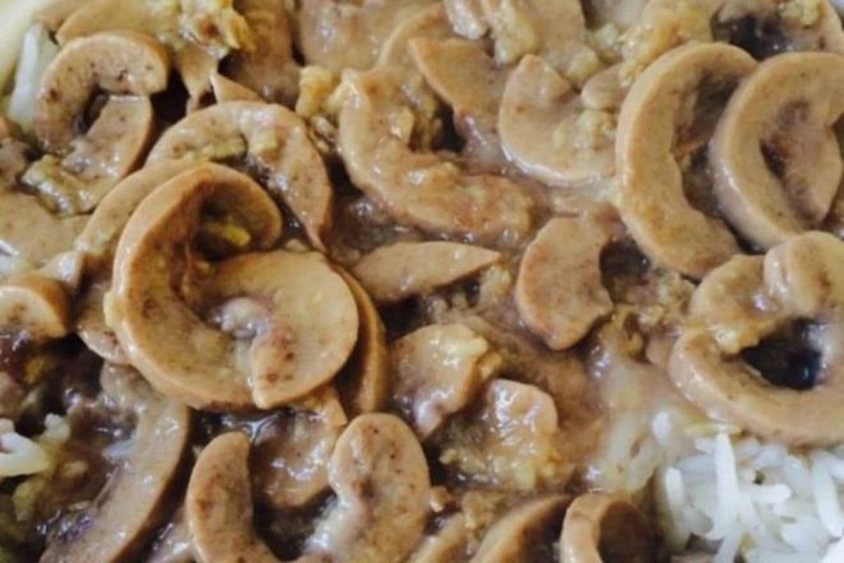 E12. Spicy Pork Kidney on Rice 香辣猪腰饭