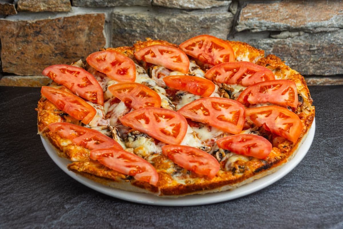 #10 10" Medium Fresh Tomato, Onion, and Mushroom Classic Pizza