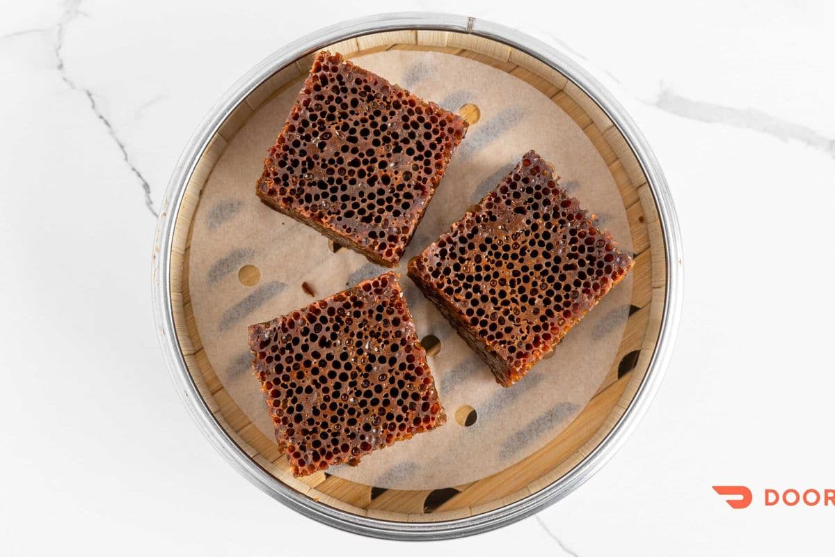 O4. Honeycomb Cake (3pcs)