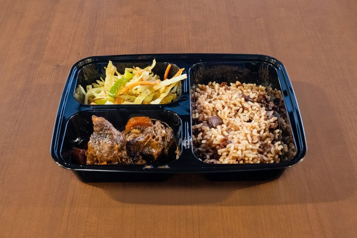 Large Oxtail with Rice and Peas