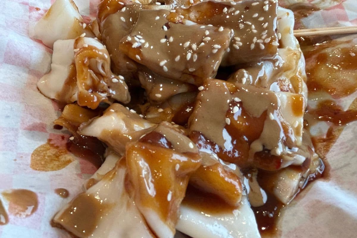 H2. Steamed Rice Roll with Mixed Sauce