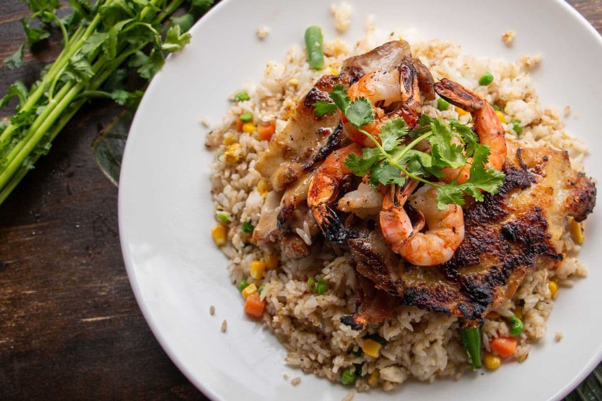R06 - Fried Rice With Chicken & Shrimp
