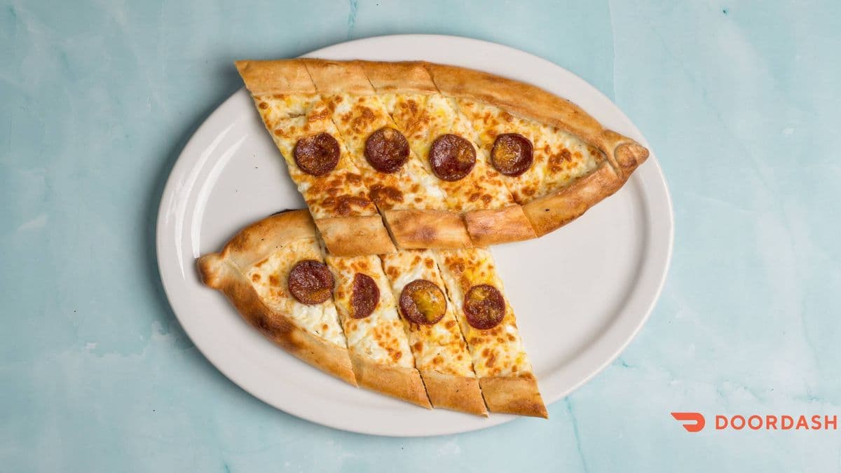 Sucuklu Pide