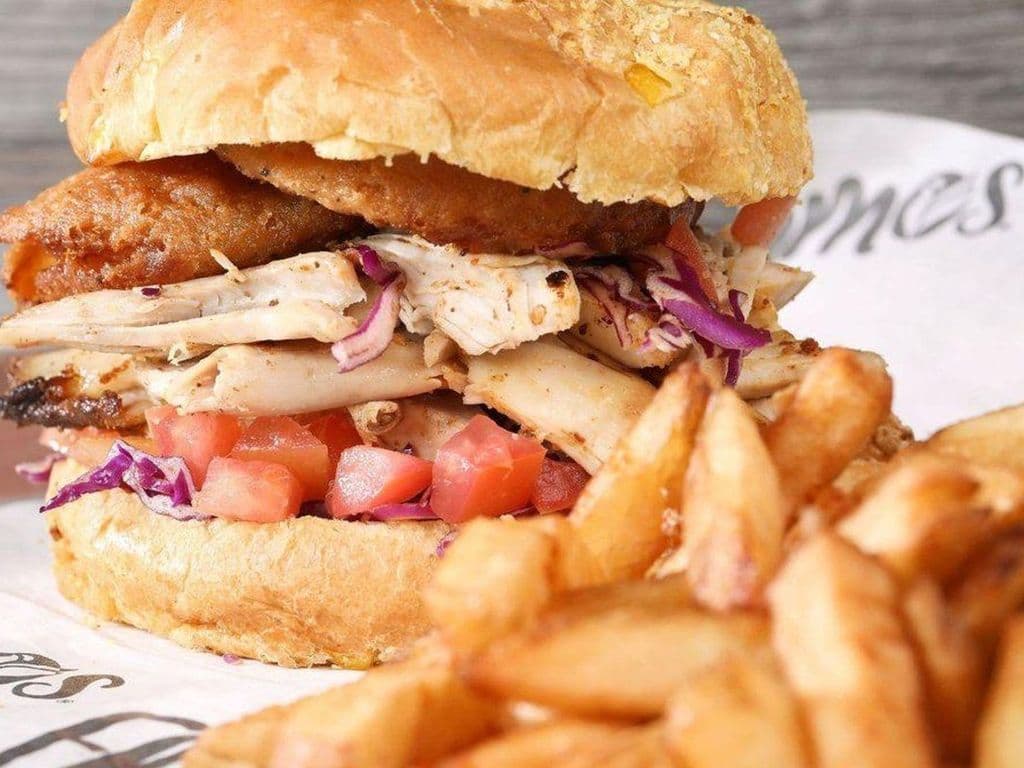 PULLED CHICKEN SANDWICH MEAL