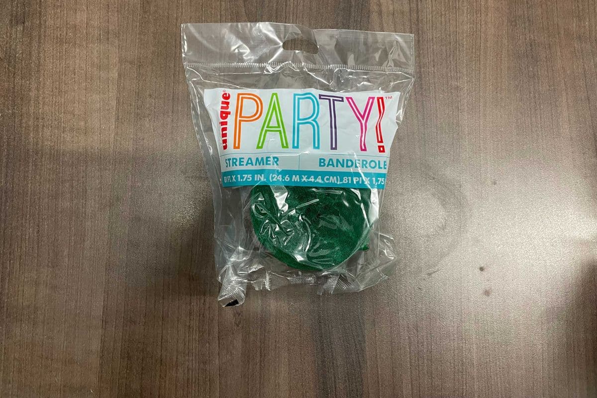 Streamer Green Crepe (81ft)