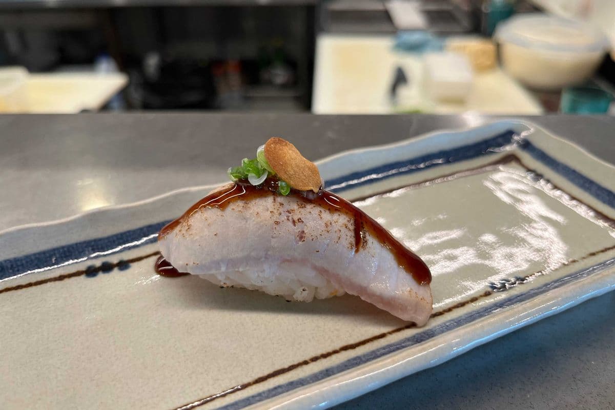Tuna Aburi Sushi (1 pc)