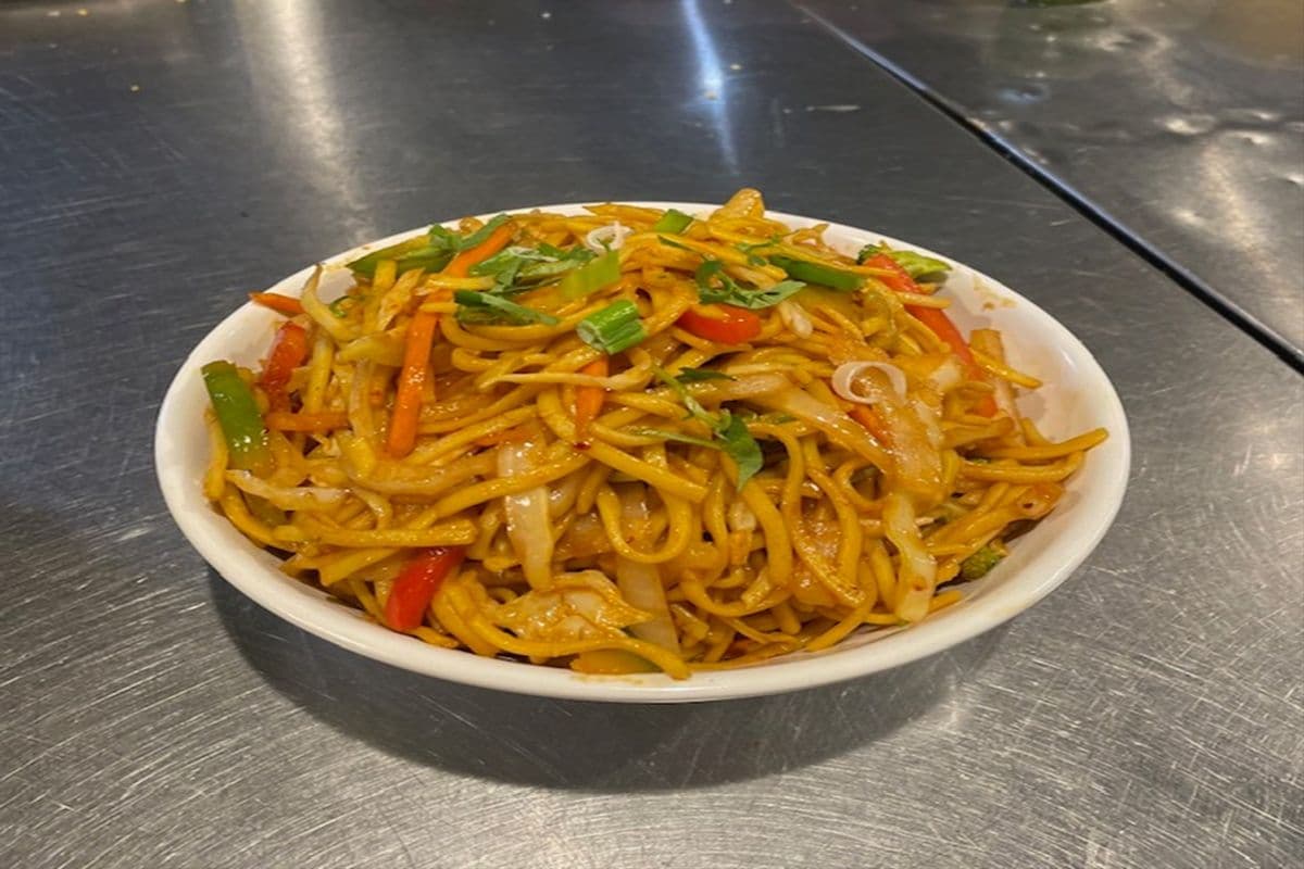 Veg Hakka Noodles (16oz)