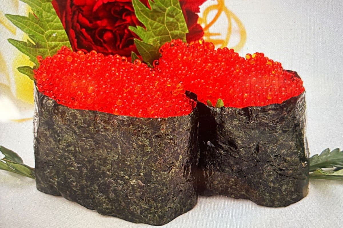Flying Fish Roe Sushi (2 pcs)