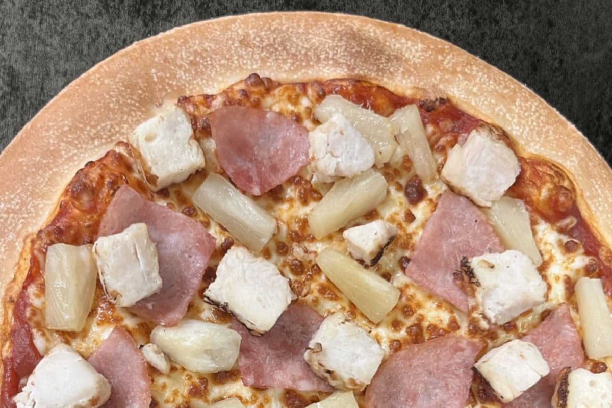 Large Hawaiian Chicken Pizza