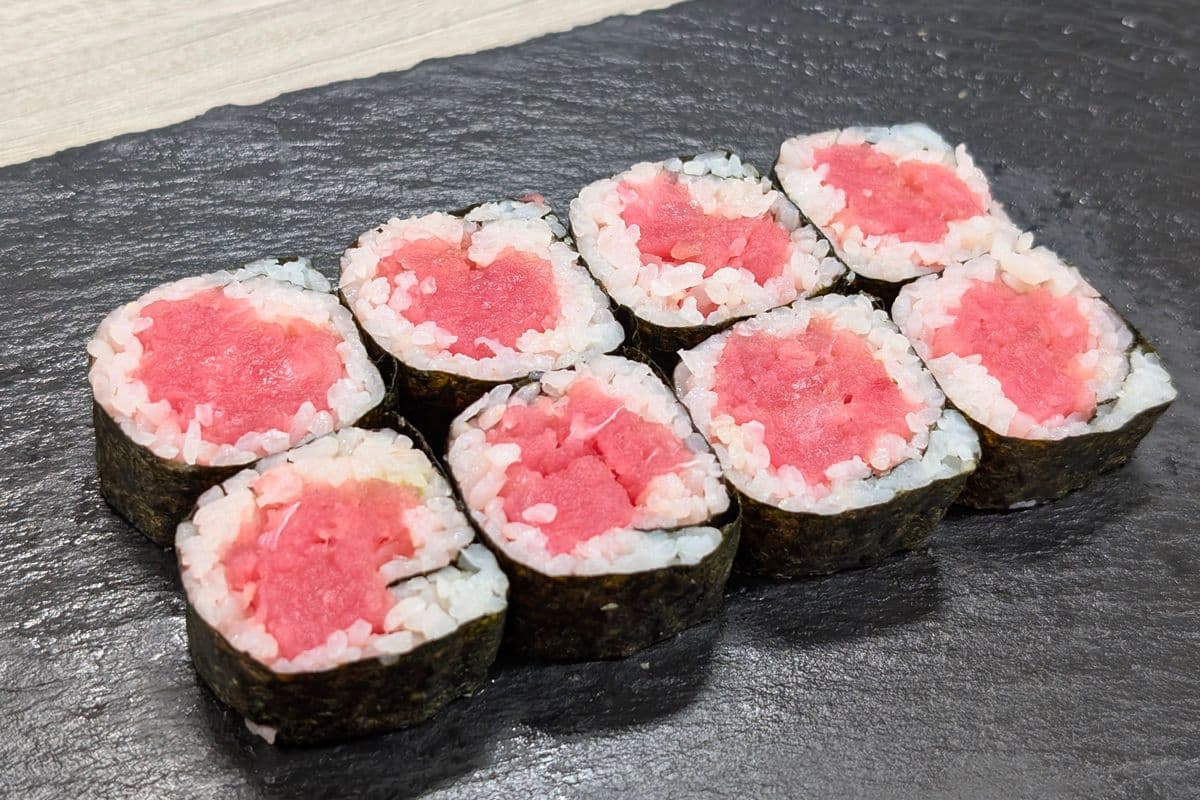 Tuna Roll (8 pcs)