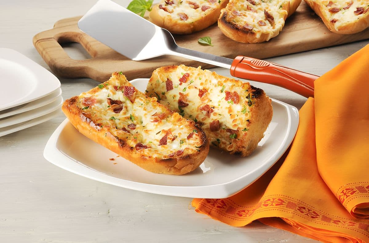 Garlic Bread with Cheese & Bacon