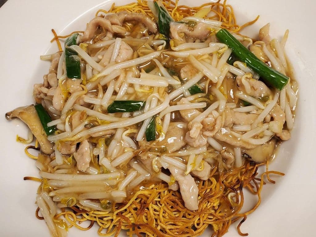 F1. 肉絲炒麵  Shredded Pork Crispy Noodle