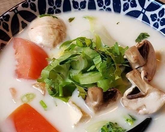 Tom Kha