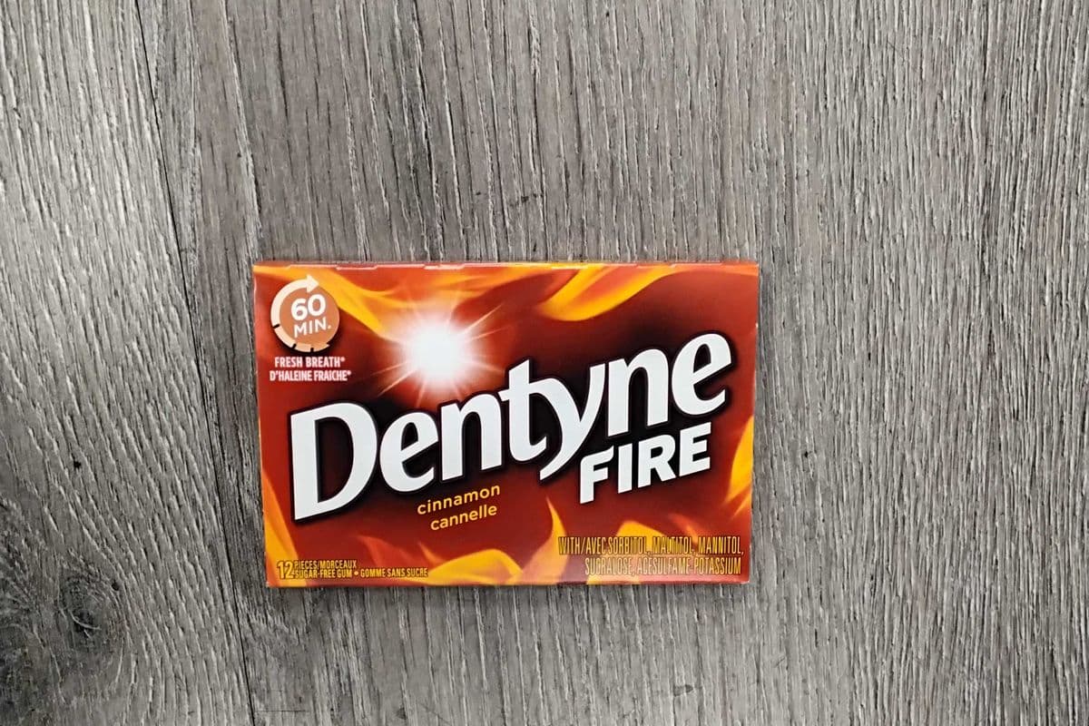 Dentyne fire cinnamon gum (12 pieces )