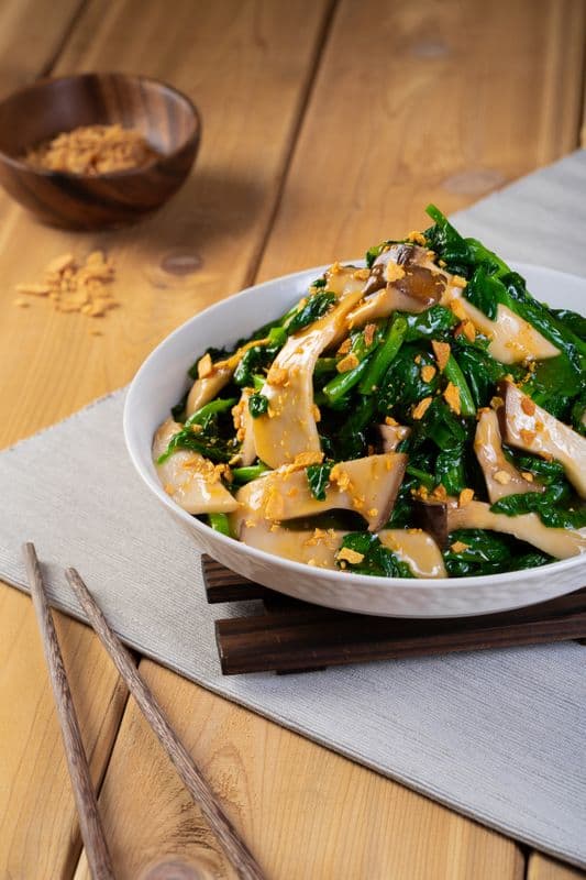 Q1. Snow Pea Leaf with King Mushroom