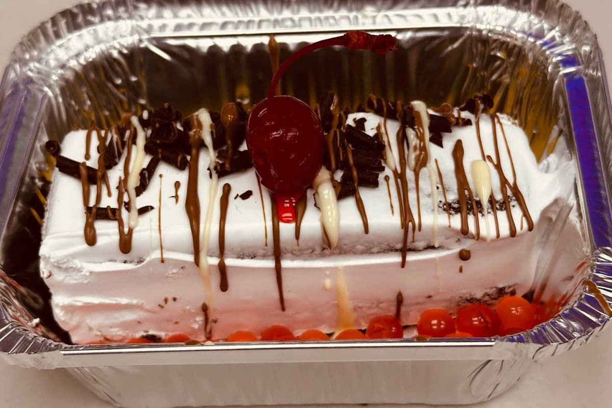 Chocolate and vanilla eggless pastry with Toppings