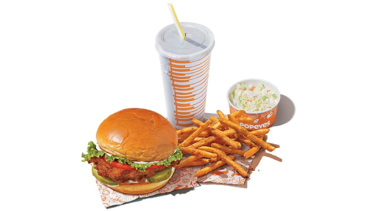 Classic Deluxe Blackened Chicken Sandwich Large Combo