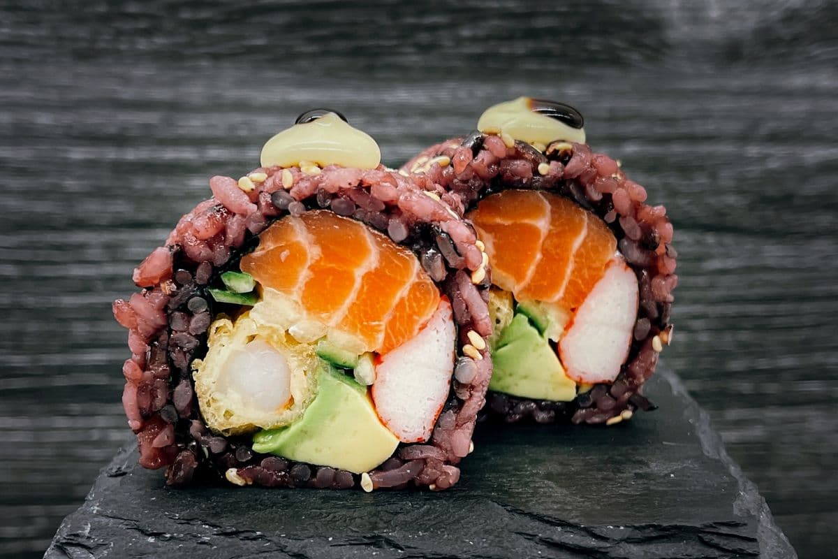 R9. Purple Salmon Roll (8 Pcs)