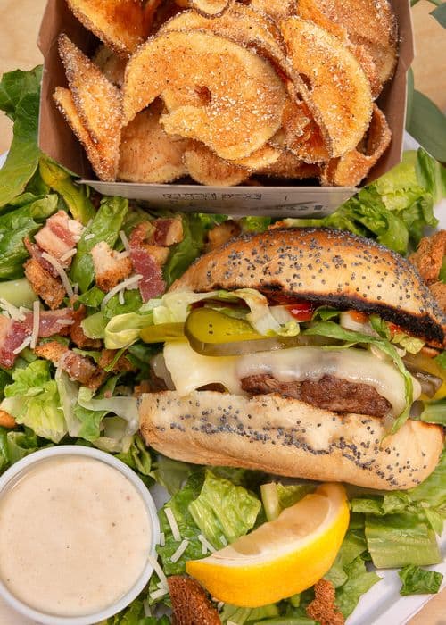 Burger Twist servi avec frites