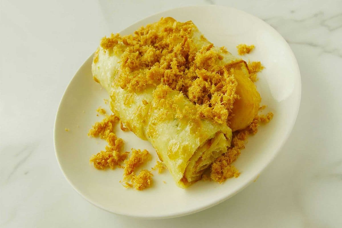 Chinese Fried Donuts Wrapped in Egg Pancake 油條蛋餅