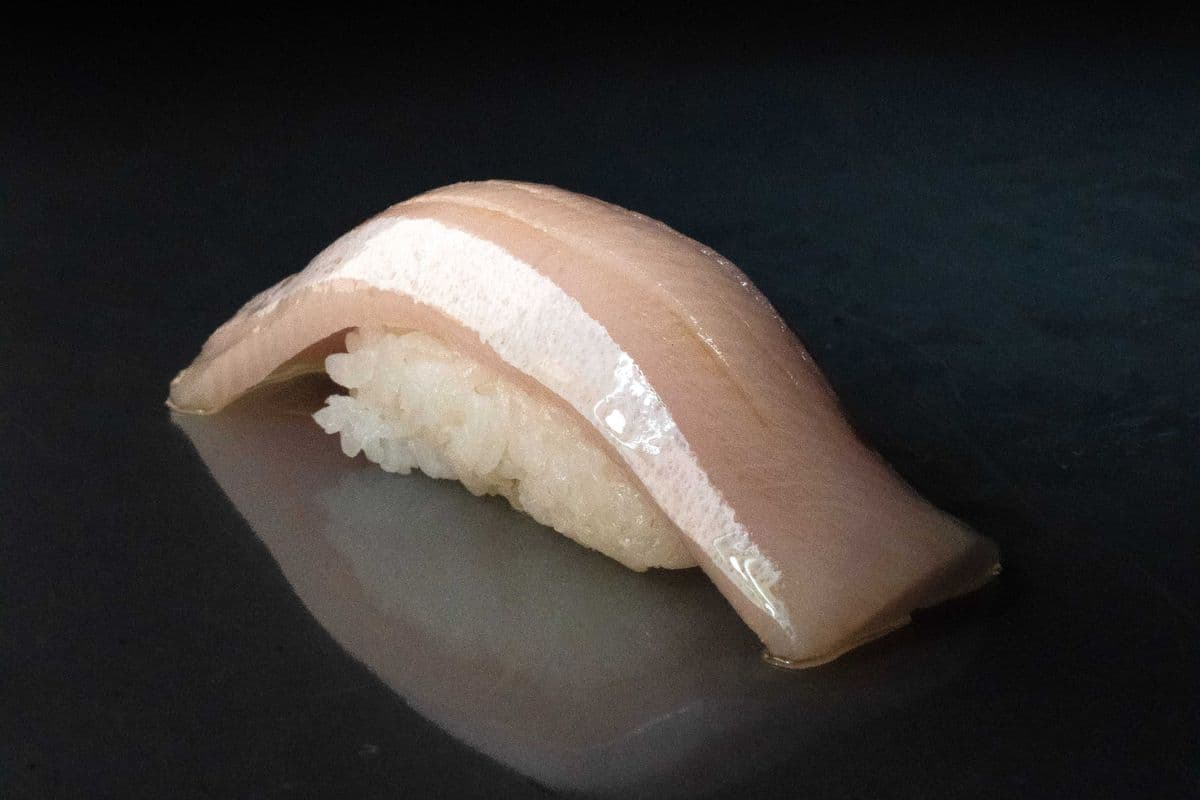 1119. Hamachi Sushi (2PCS)
