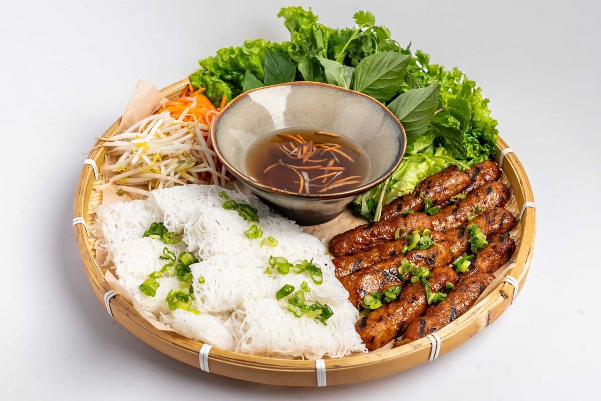 M3. Grilled Pork Sausage with Fine Vermicelli Platter / Bún Met Nem Nướng Bánh Hỏi