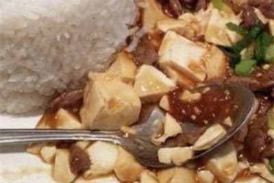 H17. Sliced Beef and Bean Curd on Rice 牛肉豆腐饭
