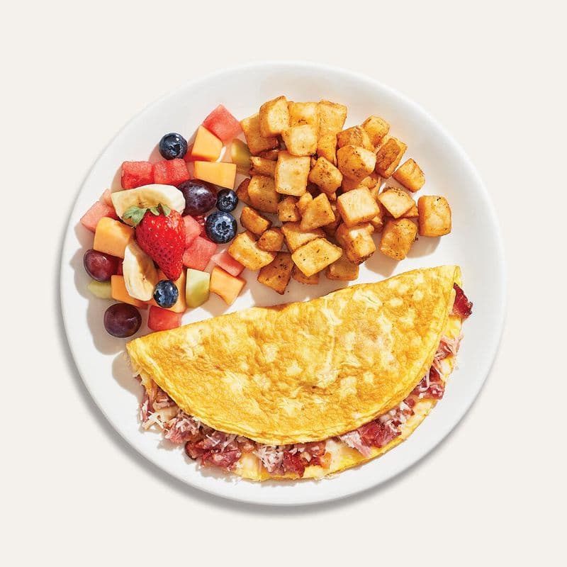 Omelette Jambon, Bacon et Fromage Suisse / Ham, Bacon & Swiss Cheese Omelet
