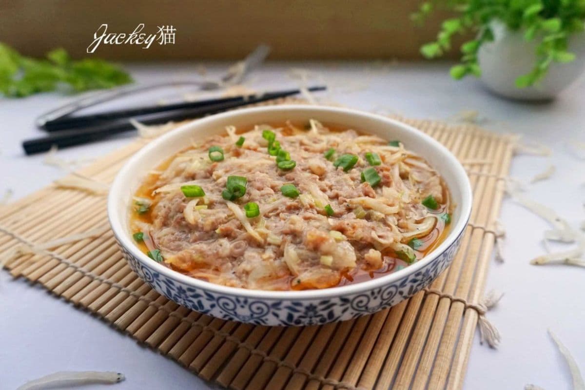 Steamed Minced Pork with Salted Fish (or Squid) 鹹魚蒸肉餅（或土魷馬蹄蒸肉餅）