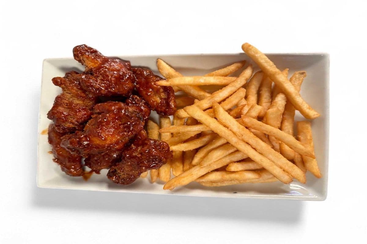 Wings (1 lb) with Fries