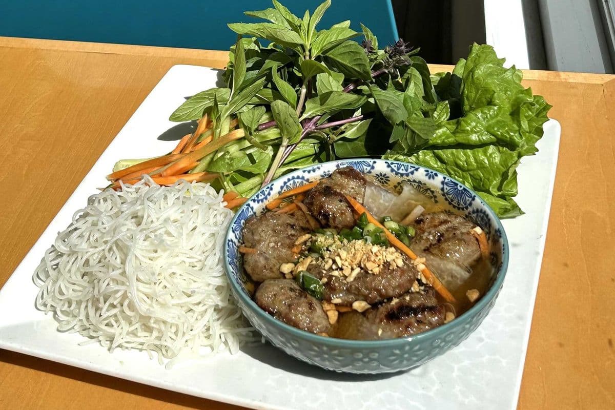 Bun Cha Ha Noi - Grilled pork patties with vermicelli