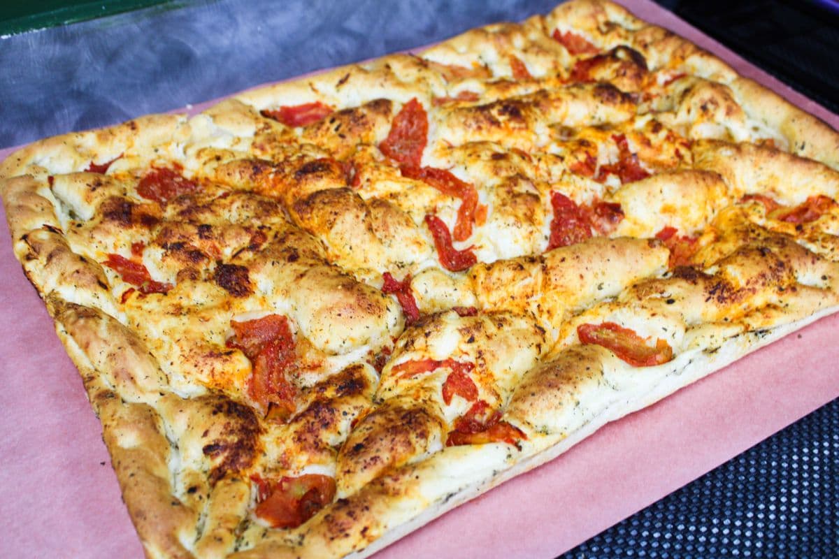 Pizza focaccia entière / Focaccia Pizza Full