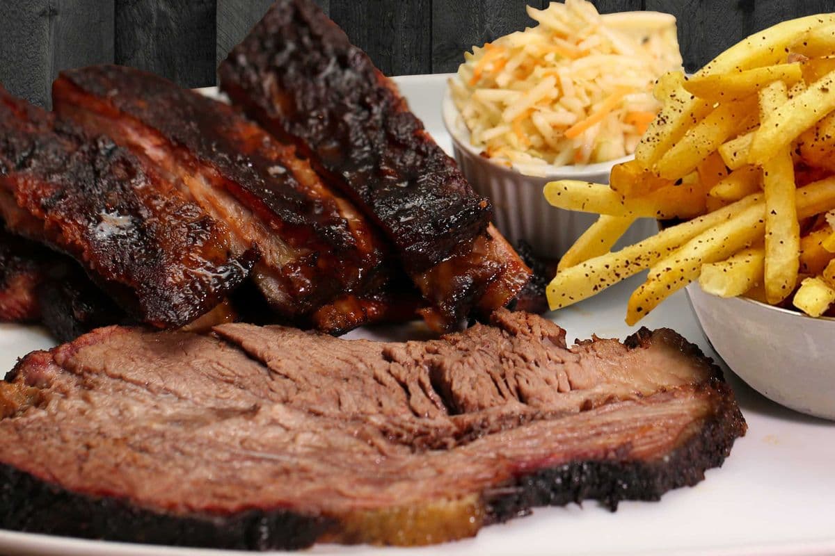 3 côtes St-Louis avec brisket de bœuf / 3 St-Louis Ribs with Beef Brisket