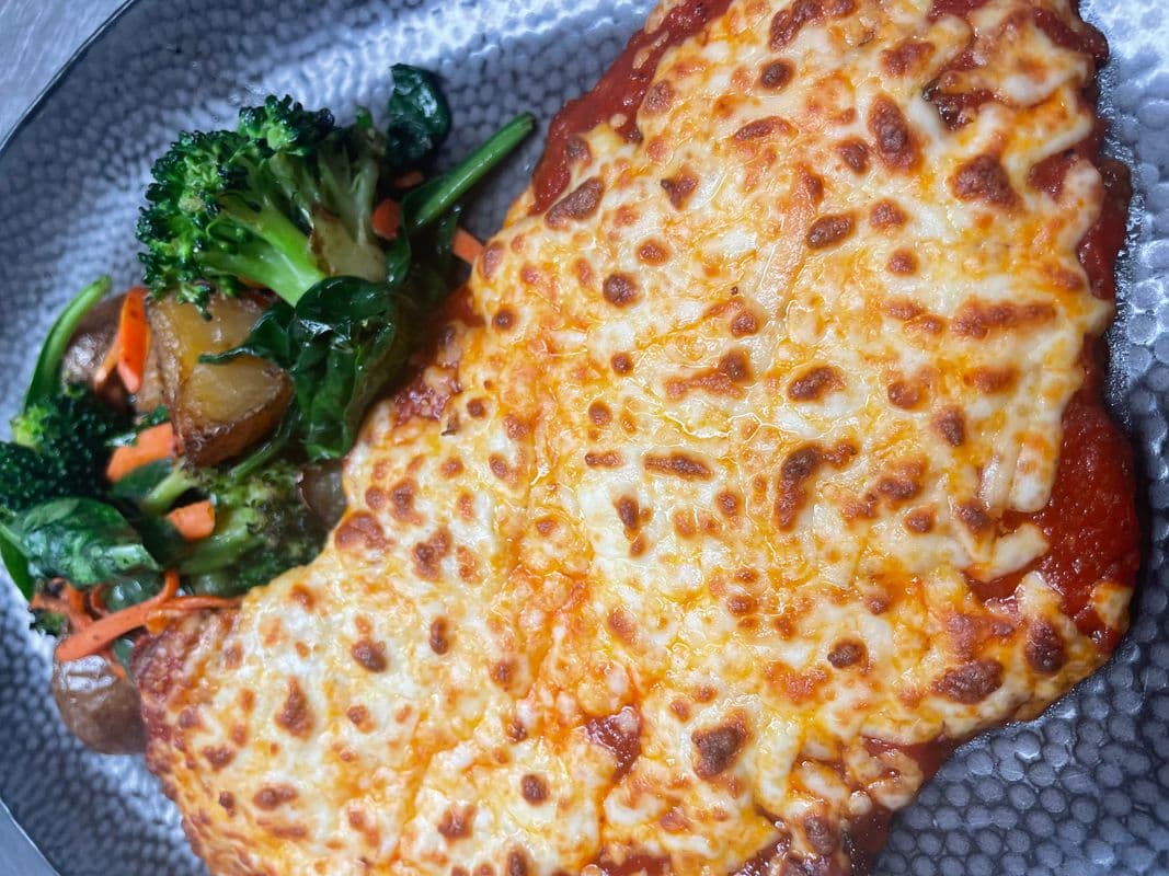 Pollo Alla Parmiggiana/ Chicken Parmagiana