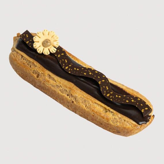 Éclair au chocolat / Chocolate Eclair