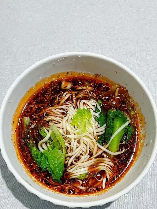 Szechuan Style Spicy & Sour Noodle / 酸辣面- Q9