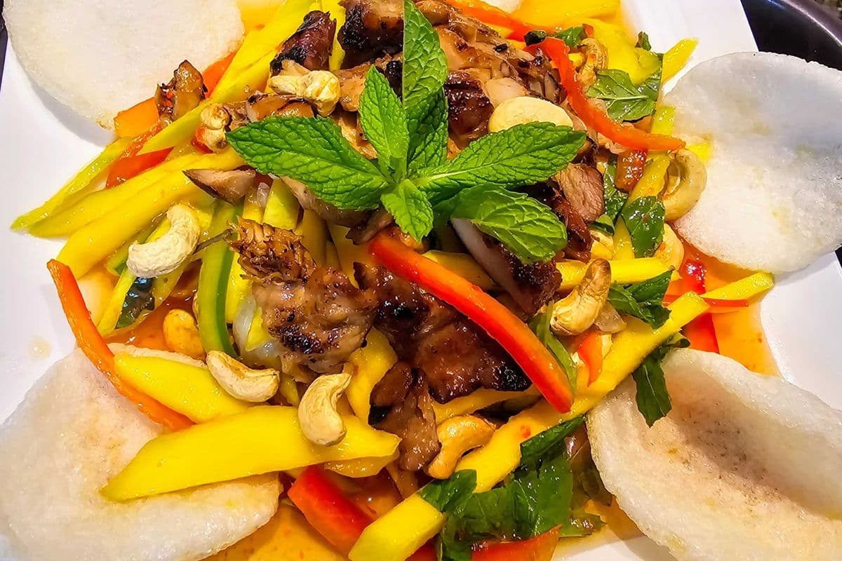 A13 Thai Cashew Green Mango Salad with Grilled Meat (Gỏi xoài (gà, bò, sườn, tôm))