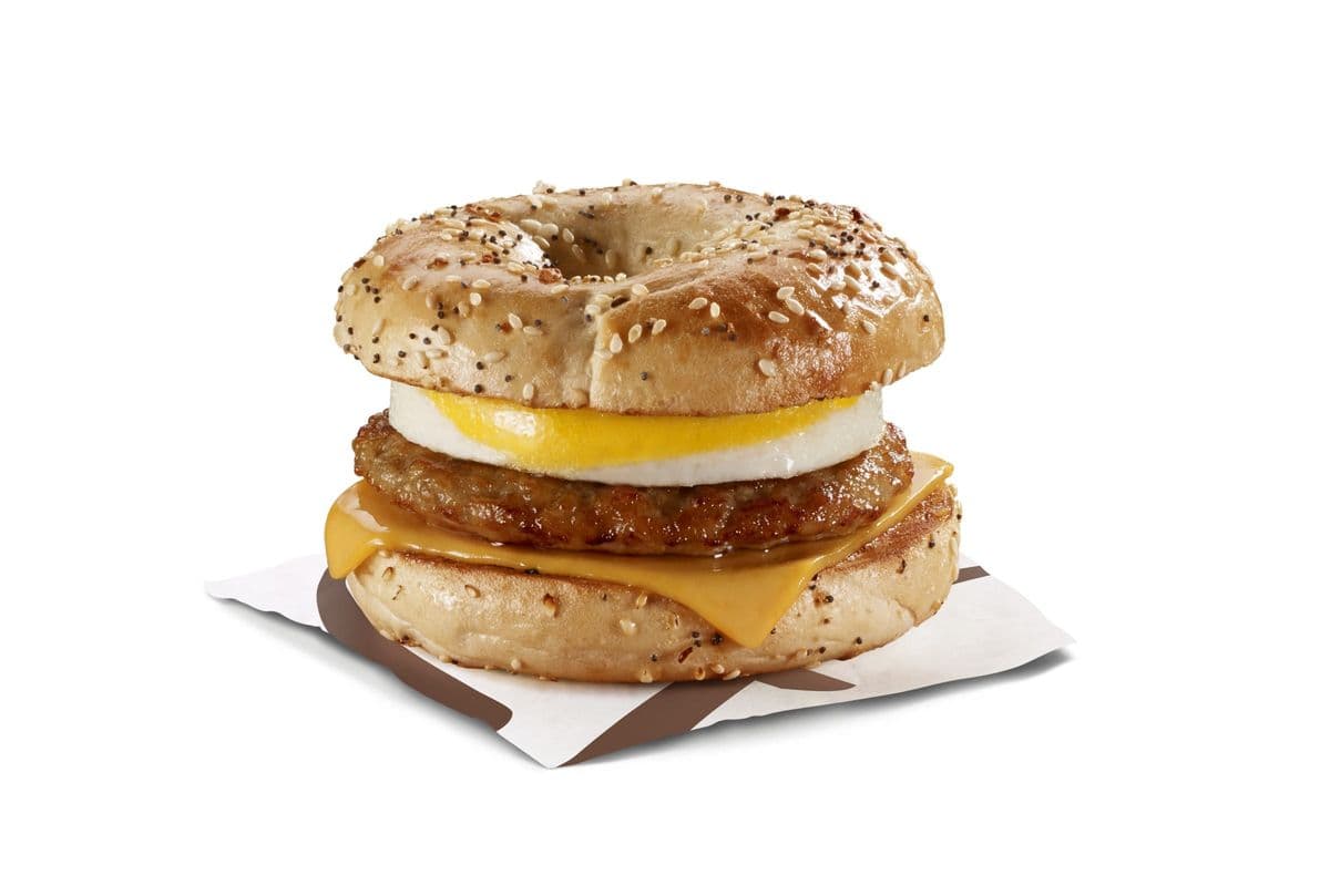 Everything Sausage 'N Egg Bagel [610.0 Cals]