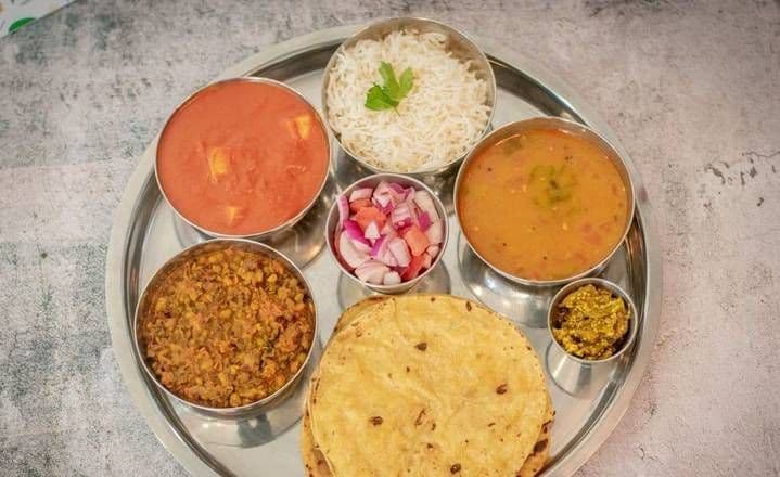 Premium Thali (Full Thali) / Thali complet