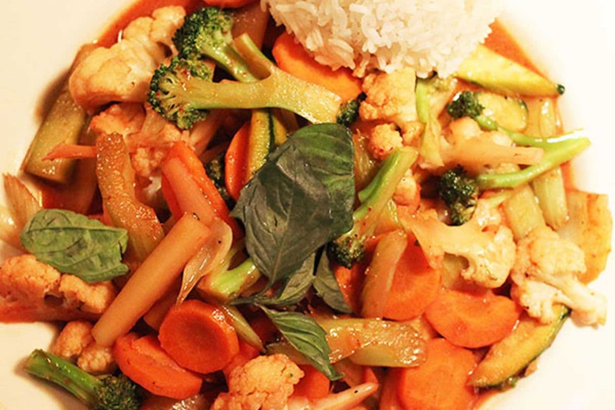T15. Tofu et Légumes à la sauce cari et lait de coco avec légumes / Vegetable Curry, Coconut Milk, and Vegetables