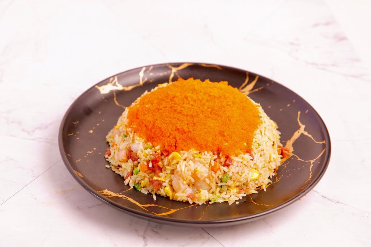 192. Fried Rice with Sausage, Shrimp, Eggs, and Mixed Vegetables (Fish Roe on The Top) - 食神炒饭
