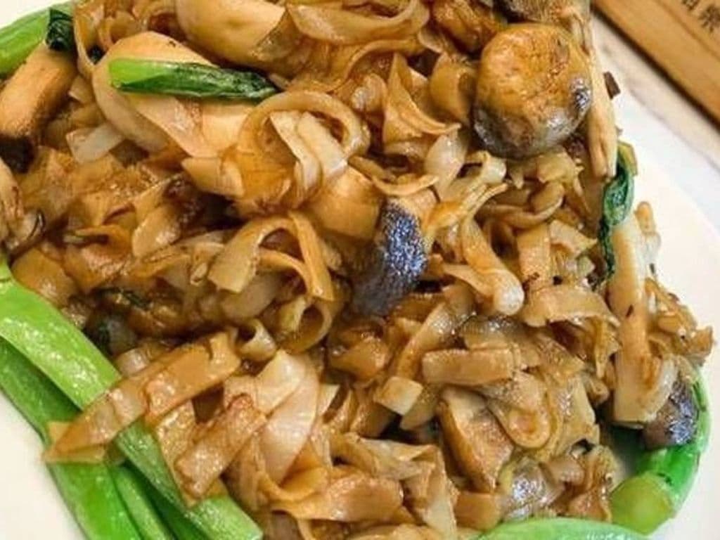 Rice Noodle w/ Vegetable & XO Sauce & Mushroom 91