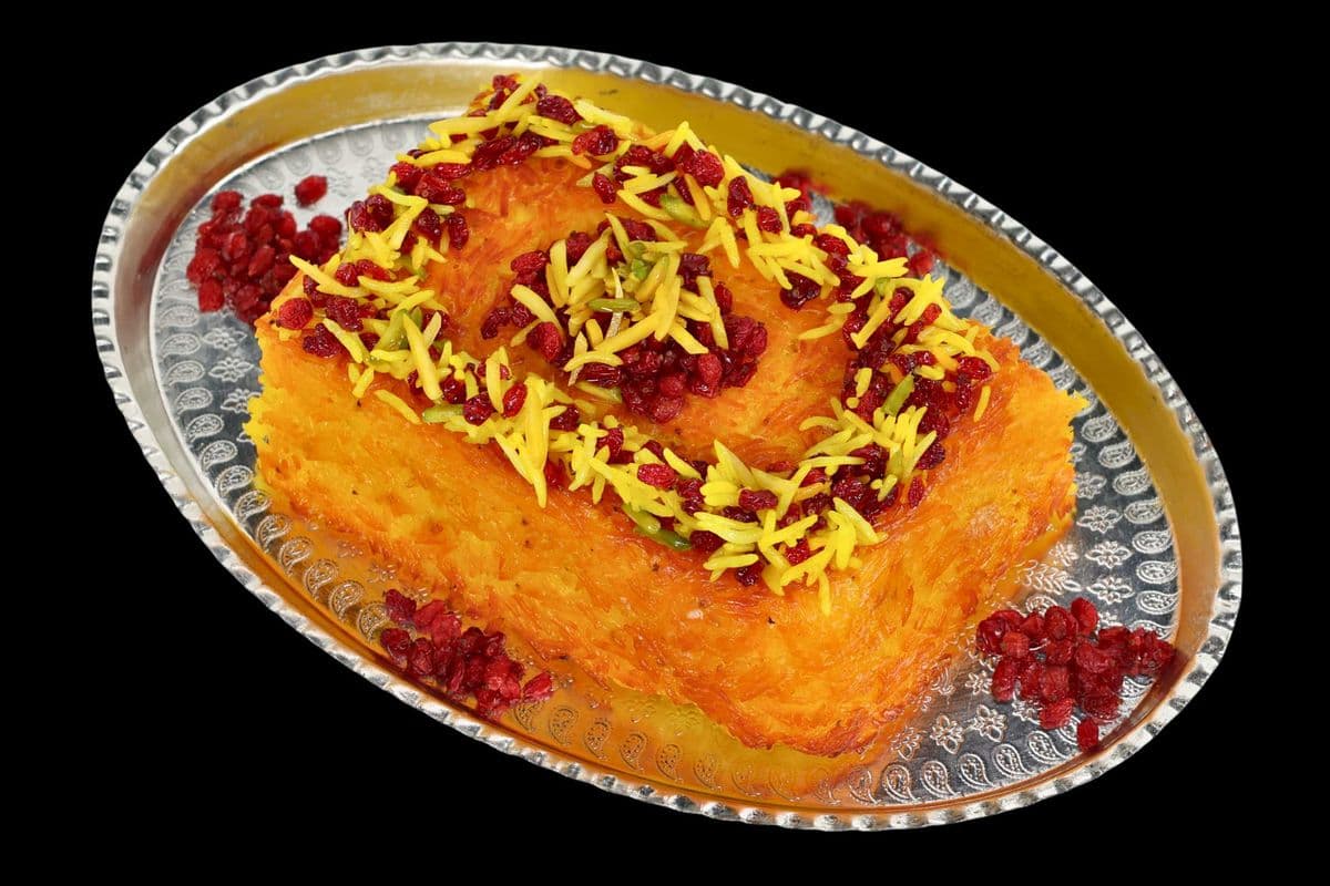Crispy Saffron Rice with Chicken / ته چین مرغ