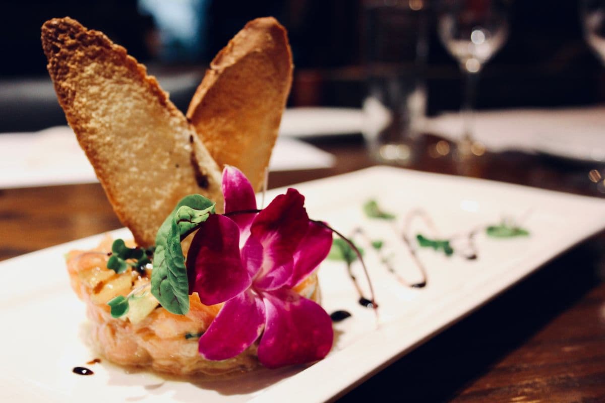 Tartare de saumon au chutney d'ananas / Salmon Tartare with Pineapple Chutney