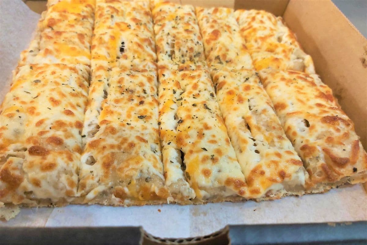 Garlic Cheese Bread with Marinara on the side