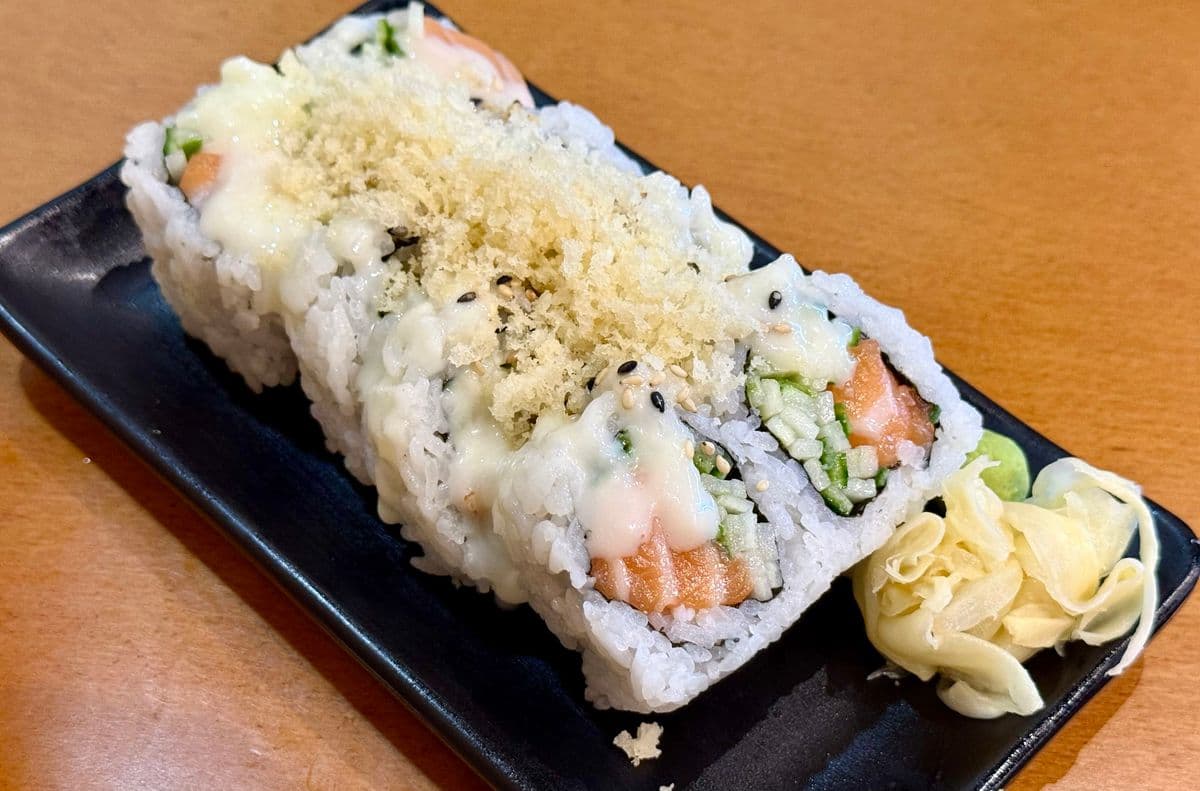 Crunchy Salmon Roll (8 pcs)