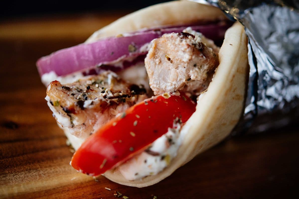 Souvlaki pita au poulet / Chicken Souvlaki Pita