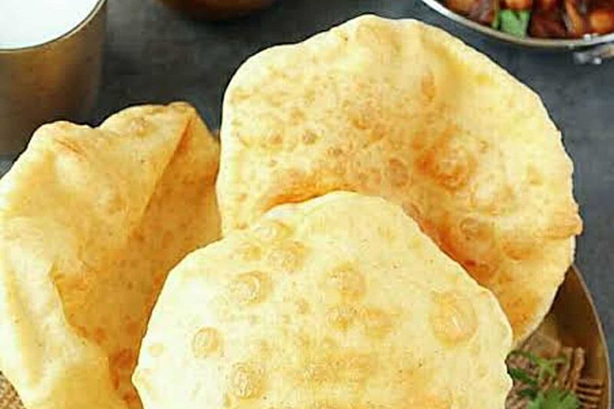 Chole Bhature (2Pcs) Pickle & Raita