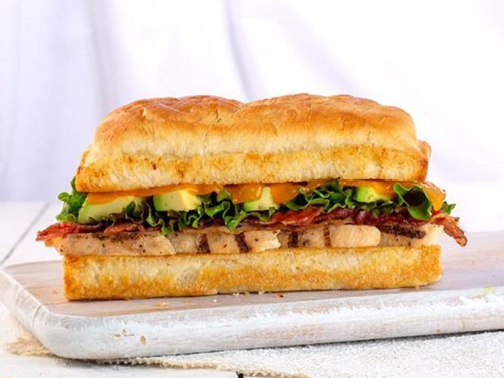 Chipotle Chicken Avocado Sandwich (950 Cal)