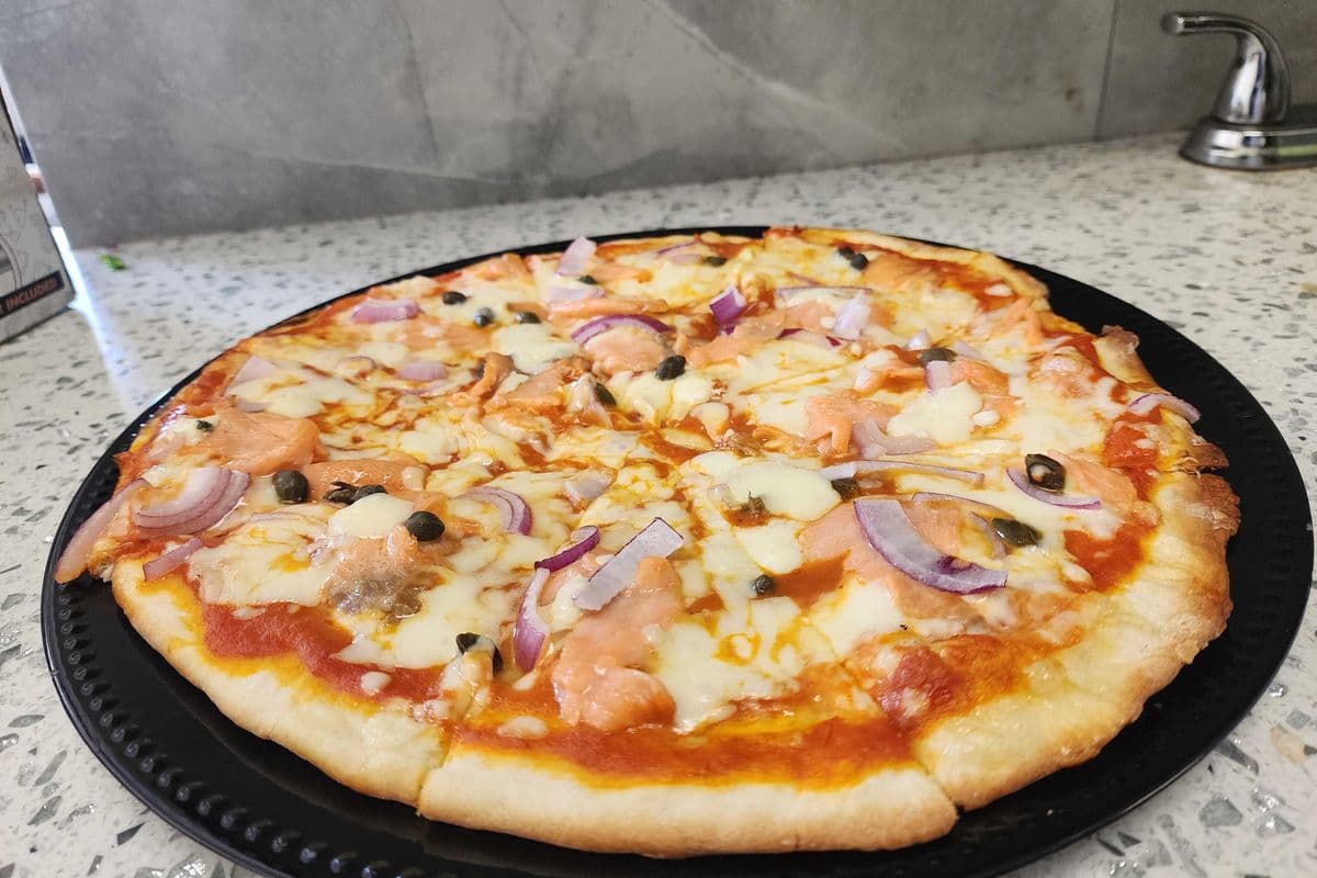 SMOKED SALMON PIZZA